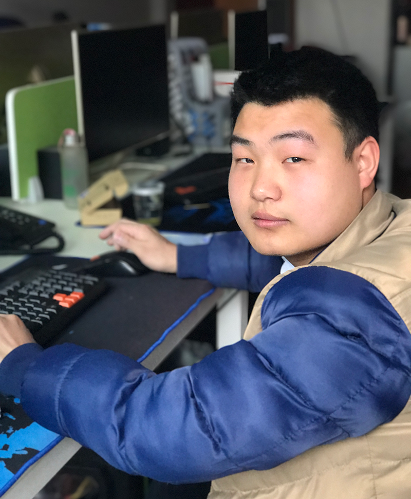 周  飛